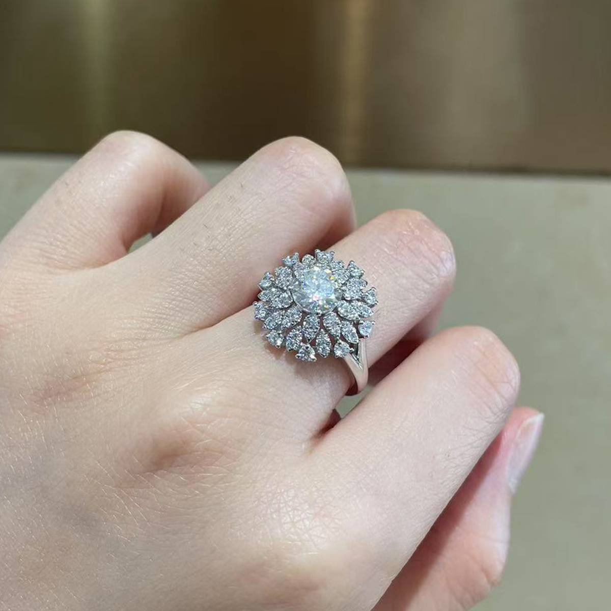 豪华满钻女戒S925银镀白金定制选款主石莫桑钻1.0ct/副石高碳钻